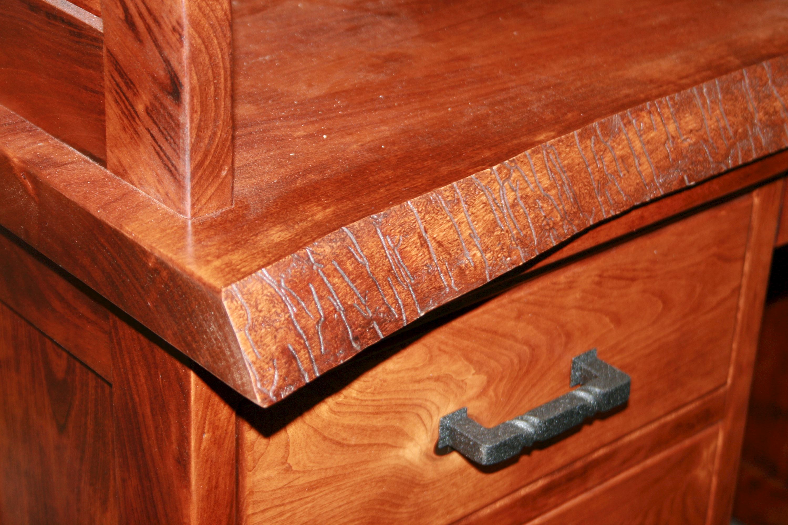 live-edge-desk-detail