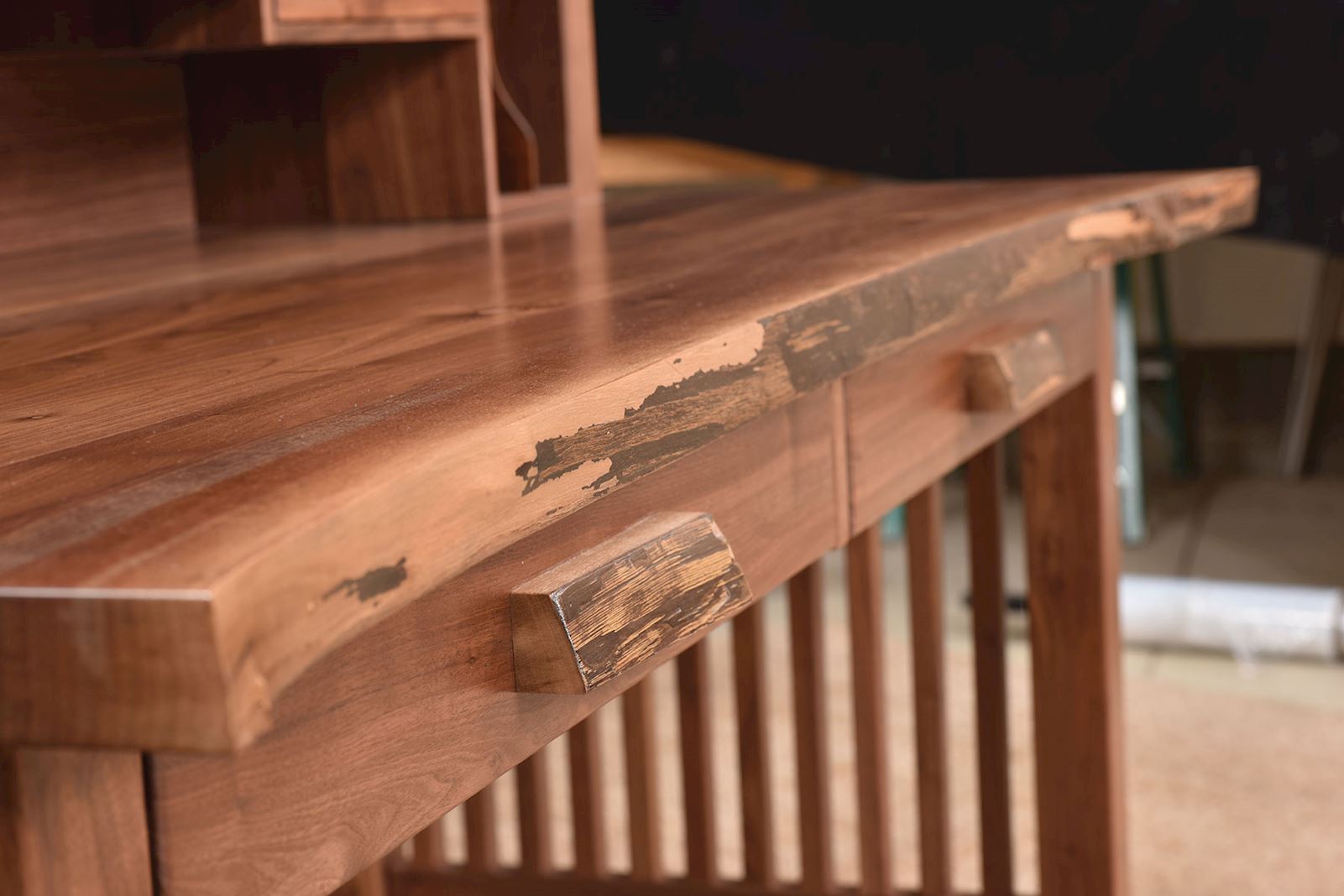 live-edge-writing-desk-detail