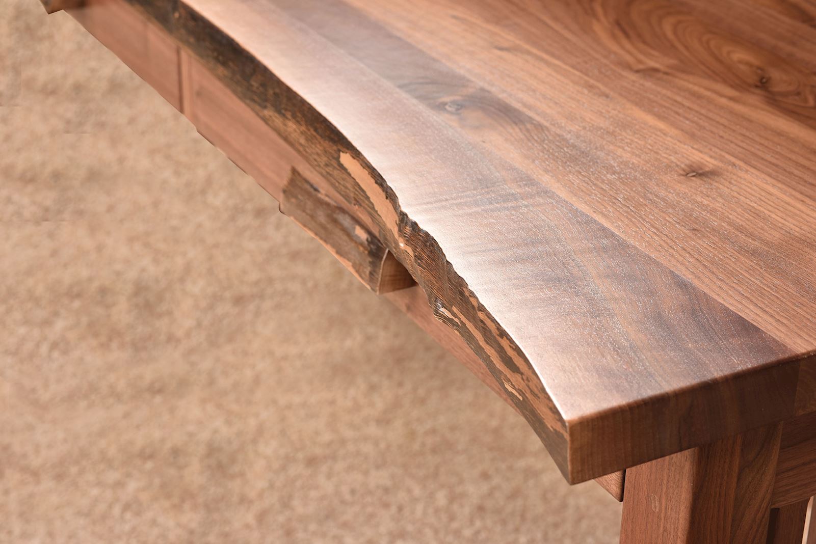 live-edge-desk-detail